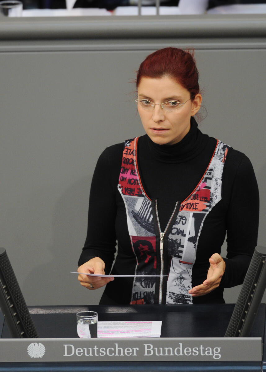 Diana Golze, DLIE LINKE, Bundestagsabgeordnete, Abgeordnete, Mitglied des Deutschen Bundestages, MdB, Rede, Deutscher Bundestag, 201. Sitzung, TOP 3, Thema: Geringfügige Beschäftigung, Redner 4.; Rednerpult. Golze, Diana Diana Golze, DLIE LINKE, Bundestagsabgeordnete, Abgeordnete, Mitglied des Deutschen Bundestages, MdB, Rede, Deutscher Bundestag, 201. Sitzung, TOP 3, Thema: Geringfügige Beschäftigung, Redner 4.; Rednerpult.