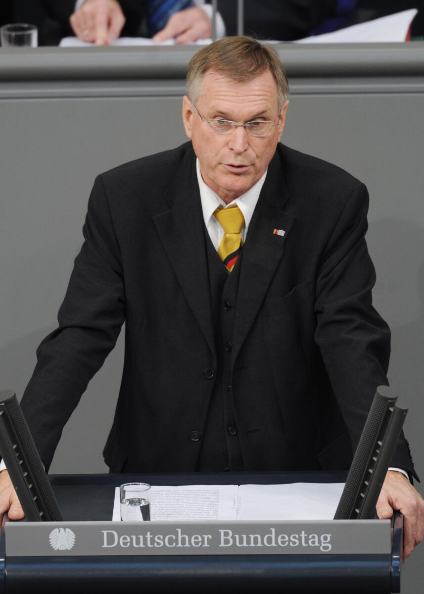 Singhammer, Johannes Johannes Singhammer, CDU/CSU, Bundestagsabgeordneter, Abgeordneter, Mitglied des Deutschen Bundestages, MdB, Rede, Deutscher Bundestag, 213. Sitzung, Top 1, Thema: Gesetzliche Regelung der Beschneidung, Redner 8.; Rednerpult.