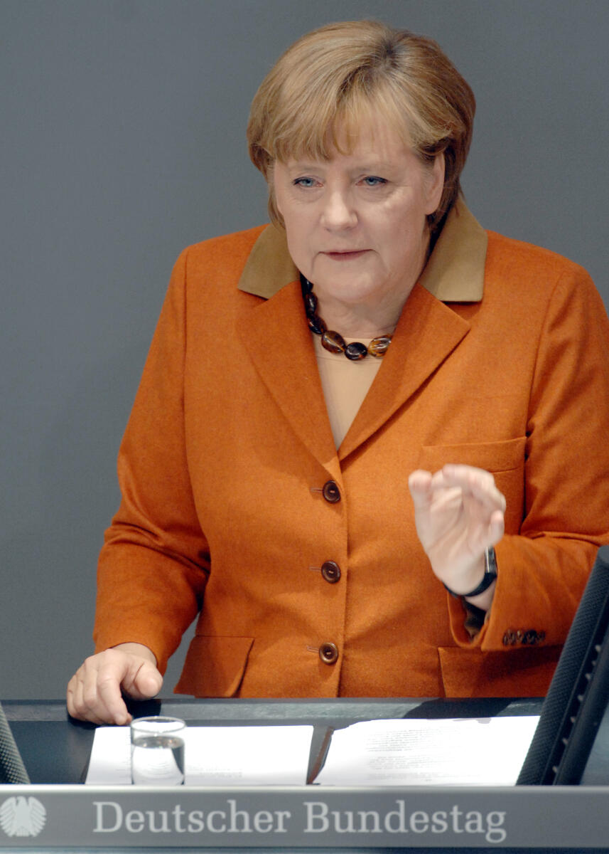 Merkel, Angela Dr. Angela Merkel, Bundeskanzlerin, CDU/CSU, Bundestagsabgeordnete, Abgeordnete, Mitglied des Deutschen Bundestages, MdB, Rede, Deutscher Bundestag, 198. Sitzung, TOP 4, Thema: Regierungserklärung zum Europäischen Rat, Redner 1.; Rednerpult.