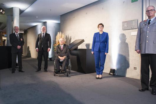 Kramp-Karrenbauer, Annegret; Schäuble, Wolfgang; Hellmich, Wolfgang Paul-Löbe-Haus, Innenansicht