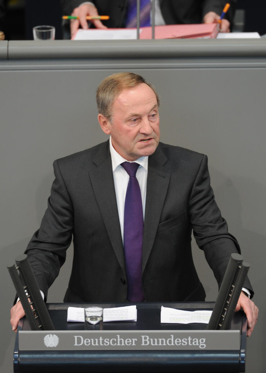 Geisen, Edmund Peter Dr. Edmund Peter Geisen, FDP, Bundestagsabgeordneter, Abgeordneter, Mitglied des Deutschen Bundestages, MdB, Rede, Deutscher Bundestag, 158. Sitzung, Top 3, Thema: Landwirtschaftliche Sozialversicherung, Redner 3.; Rednerpult.