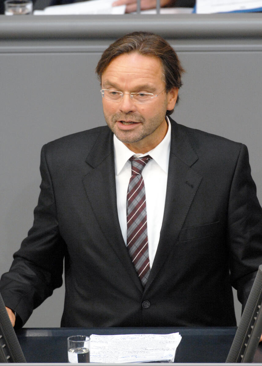 Groß, Michael Michael Groß, SPD, Bundestagsabgeordneter, Abgeordneter, Mitglied des Deutschen Bundestages, MdB, Rede, Deutscher Bundestag, 195. Sitzung, TOP 3, Thema: Mietrecht, Redner 11.; Rednerpult.