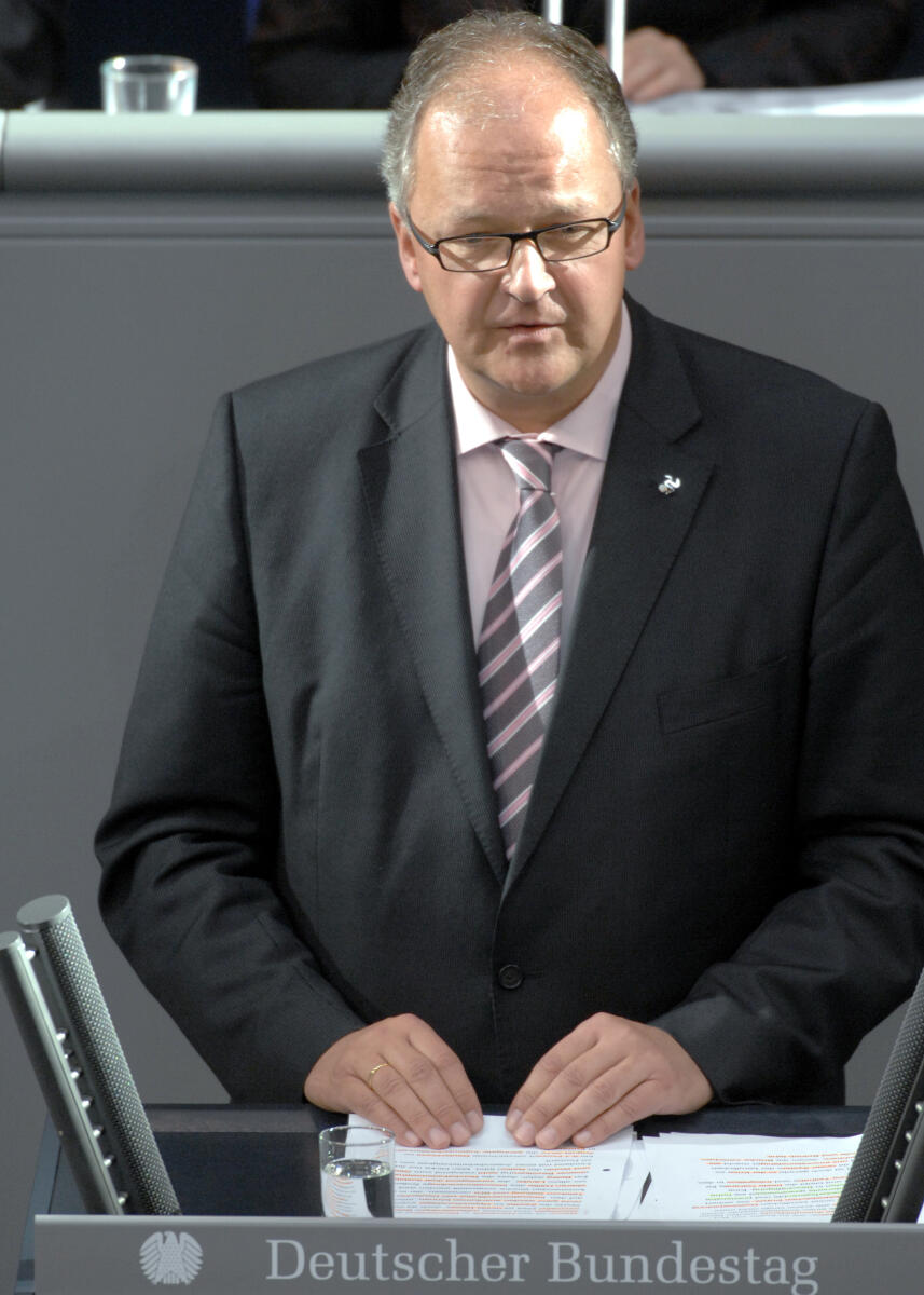 Kamp, Heiner Heiner Kamp, FDP, Bundestagsabgeordneter, Abgeordneter, Mitglied des Deutschen Bundestages, MdB, Rede, Deutscher Bundestag, 198. Sitzung, TOP 5, Thema: Ausbildungspolitik, Redner 4.; Rednerpult.