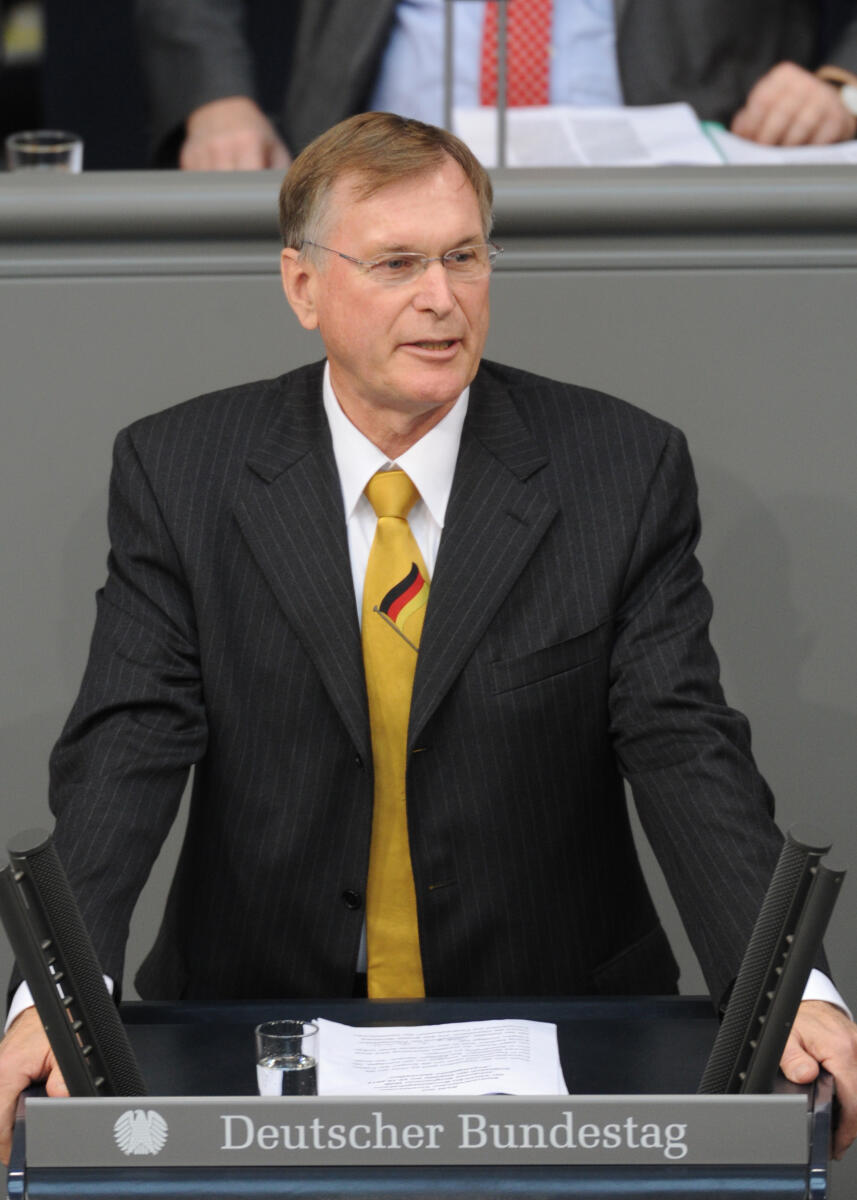 Singhammer, Johannes Johannes Singhammer, CDU/CSU, Bundestagsabgeordneter, Abgeordneter, Mitglied des Deutschen Bundestages, MdB, Rede, Deutscher Bundestag, 201. Sitzung, ZP 3, Thema: Praxisgebühr, Redner 2.; Rednerpult.