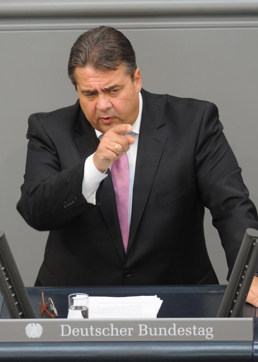 Sigmar Gabriel, SPD, Rede, Deutscher Bundestag, 195. Sitzung, TOP 4, Thema: Vermögensabgabe, Redner 3.; Rednerpult. Gabriel, Sigmar Sigmar Gabriel, SPD, Rede, Deutscher Bundestag, 195. Sitzung, TOP 4, Thema: Vermögensabgabe, Redner 3.; Rednerpult.