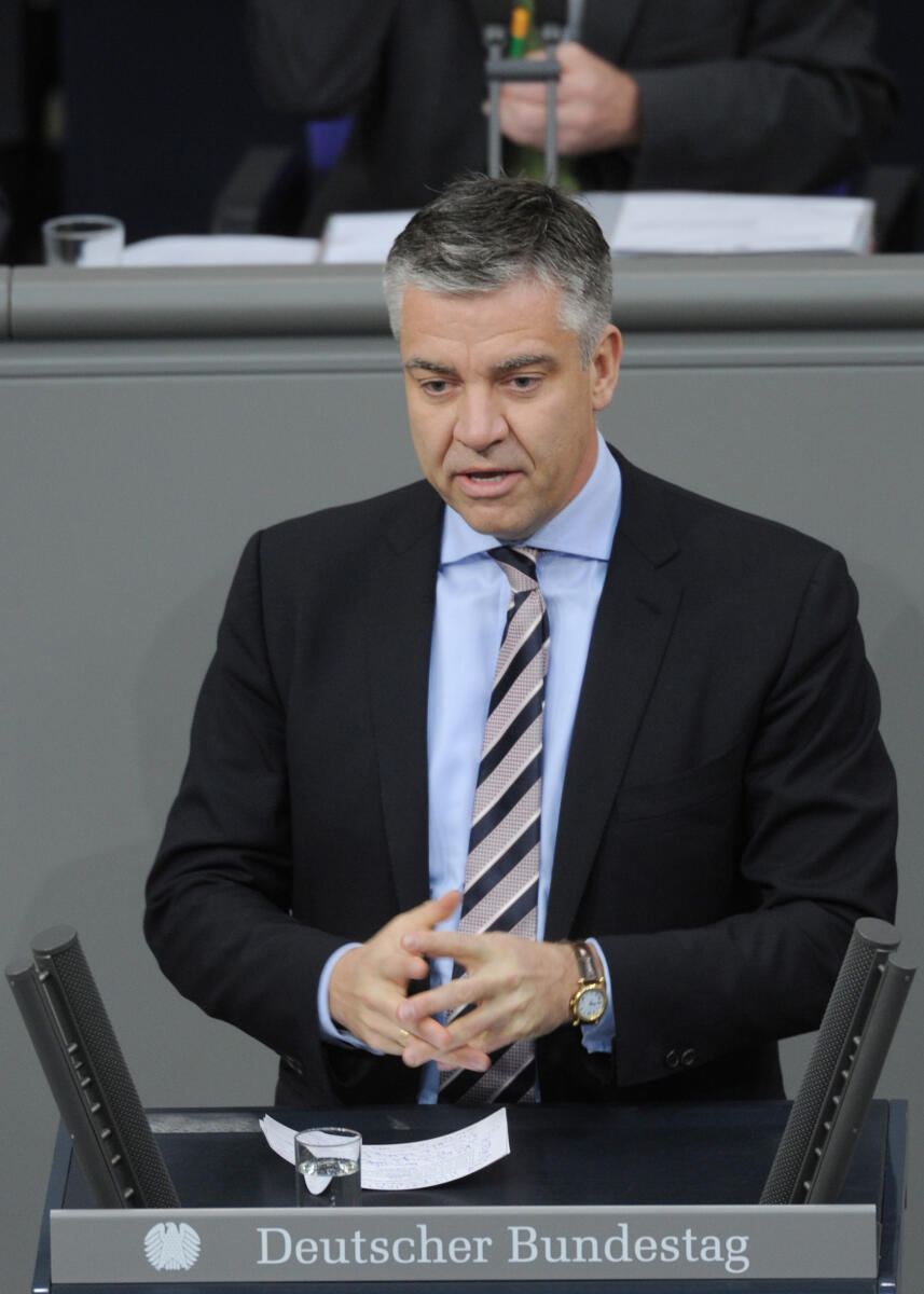 Dr. Frank Steffel, CDU/CSU, Bundestagsabgeordneter, Abgeordneter, Mitglied des Deutschen Bundestages, MdB, Rede, Deutscher Bundestag, 204. Sitzung, Top 3, Thema: Entbürokratisierung des Gemeinnützigkeitsrechts, Redner 6.; Rednerpult. Steffel, Frank Dr. Frank Steffel, CDU/CSU, Bundestagsabgeordneter, Abgeordneter, Mitglied des Deutschen Bundestages, MdB, Rede, Deutscher Bundestag, 204. Sitzung, Top 3, Thema: Entbürokratisierung des Gemeinnützigkeitsrechts, Redner 6.; Rednerpult.