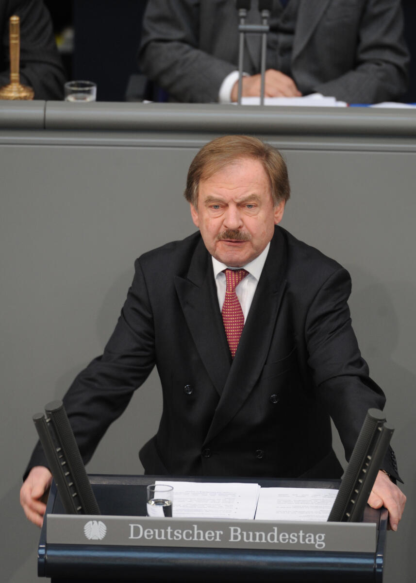 Dirk Fischer, CDU/CSU, Bundestagsabgeordneter, Abgeordneter, Mitglied des Deutschen Bundestages, MdB, Rede, Deutscher Bundestag, 172. Sitzung, Top 4, Thema: Bürgerfreundliche Infrastruktur, Redner 2.; Rednerpult. Fischer, Dirk Dirk Fischer, CDU/CSU, Bundestagsabgeordneter, Abgeordneter, Mitglied des Deutschen Bundestages, MdB, Rede, Deutscher Bundestag, 172. Sitzung, Top 4, Thema: Bürgerfreundliche Infrastruktur, Redner 2.; Rednerpult.