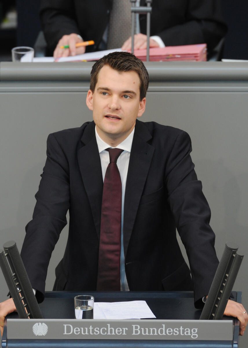 Vogel, Johannes Johannes Vogel, FDP, Bundestagsabgeordneter, Abgeordneter, Mitglied des Deutschen Bundestages, MdB, Rede, Deutscher Bundestag, 181. Sitzung, Top 4, Thema: Sicherung des Fachkräftebedarfs, Redner 4.; Rednerpult.