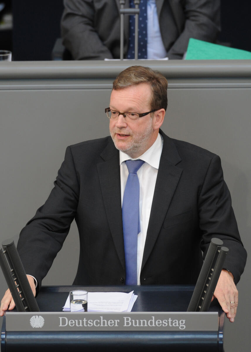 Bernhard Kaster, CDU/CSU, Bundestagsabgeordneter, Abgeordneter, Mitglied des Deutschen Bundestages, MdB, Rede, Deutscher Bundestag, 181. Sitzung, ZP, Thema: Aktuelle Stunde zur Handlungsfähigkeit der Bundesregierung, Redner 10.; Rednerpult. Kaster, Bernhard Bernhard Kaster, CDU/CSU, Bundestagsabgeordneter, Abgeordneter, Mitglied des Deutschen Bundestages, MdB, Rede, Deutscher Bundestag, 181. Sitzung, ZP, Thema: Aktuelle Stunde zur Handlungsfähigkeit der Bundesregierung, Redner 10.; Rednerpult.
