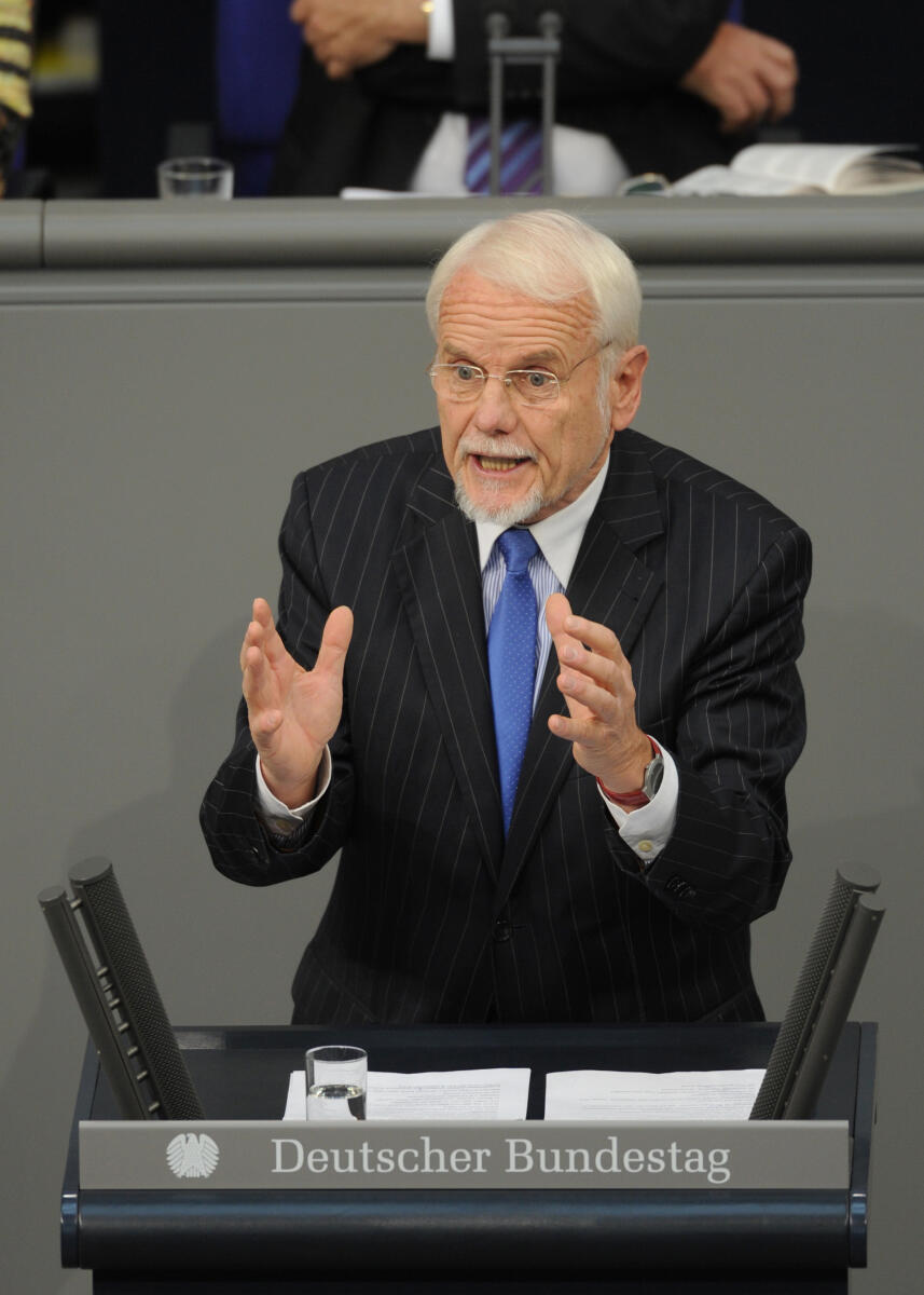 Wolfgang Börnsen, CDU/CSU, Bundestagsabgeordneter, Abgeordneter, Mitglied des Deutschen Bundestages, MdB, Rede, Deutscher Bundestag, 142. Sitzung, Epl 04, Thema: Haushaltsgesetz 2012 - Bundeskanzleramt, Redner 12.; Rednerpult. Börnsen, Wolfgang Wolfgang Börnsen, CDU/CSU, Bundestagsabgeordneter, Abgeordneter, Mitglied des Deutschen Bundestages, MdB, Rede, Deutscher Bundestag, 142. Sitzung, Epl 04, Thema: Haushaltsgesetz 2012 - Bundeskanzleramt, Redner 12.; Rednerpult.