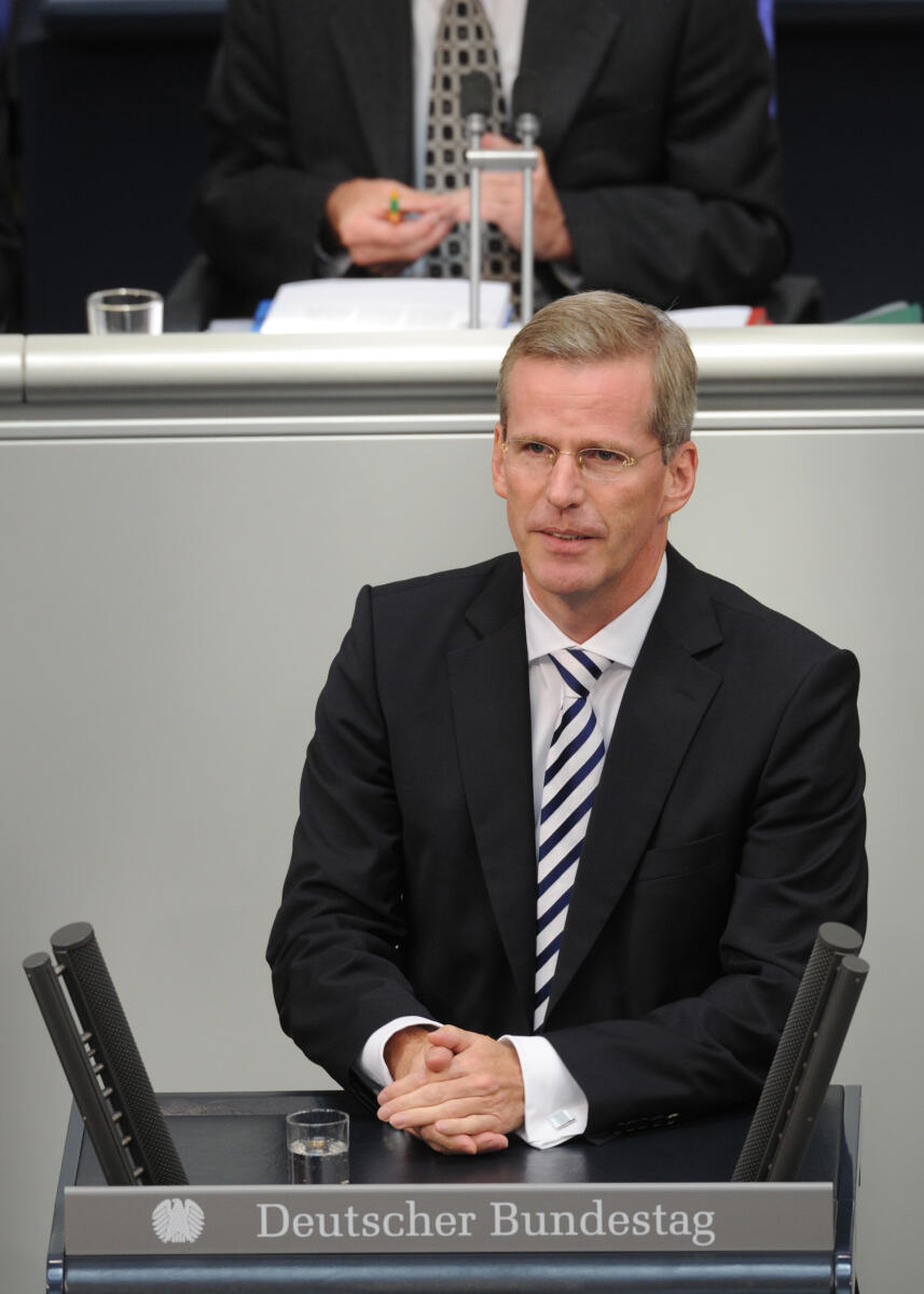 Clemens Binninger, CDU/CSU, Bundestagsabgeordneter, Abgeordneter, Mitglied des Deutschen Bundestages, MdB, Rede, Deutscher Bundestag, 127. Sitzung, TOP 25, Thema: Bundesverfassungsschutzgesetz, Redner 11.; Rednerpult. Binninger, Clemens Clemens Binninger, CDU/CSU, Bundestagsabgeordneter, Abgeordneter, Mitglied des Deutschen Bundestages, MdB, Rede, Deutscher Bundestag, 127. Sitzung, TOP 25, Thema: Bundesverfassungsschutzgesetz, Redner 11.; Rednerpult.