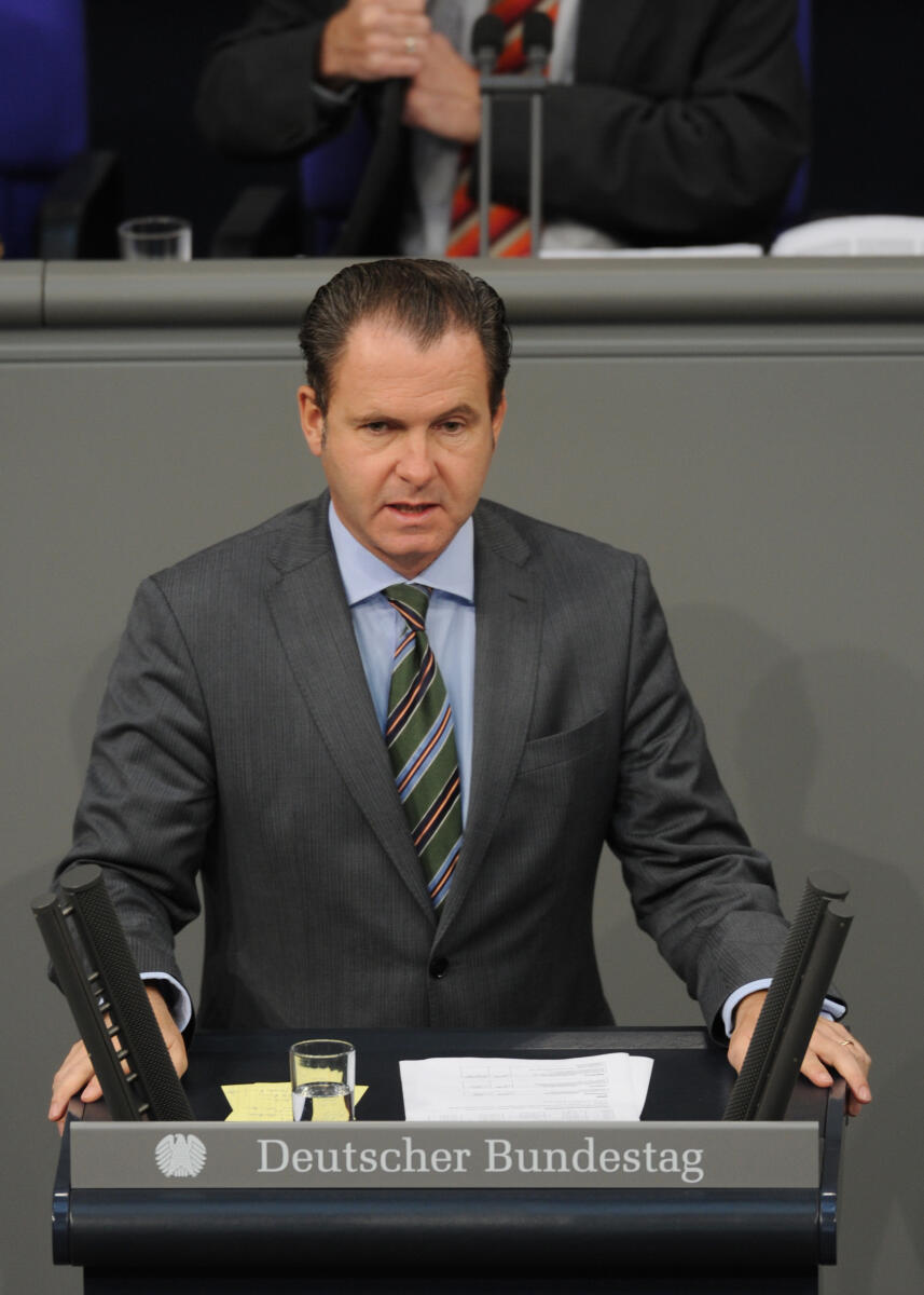 Dr. Martin Lindner, FDP, Bundestagsabgeordneter, Abgeordneter, Mitglied des Deutschen Bundestages, MdB, Rede, Deutscher Bundestag, 133. Sitzung, TOP 4, Thema: Rüstungsexport, Redner 1.; Rednerpult. Lindner, Martin Dr. Martin Lindner, FDP, Bundestagsabgeordneter, Abgeordneter, Mitglied des Deutschen Bundestages, MdB, Rede, Deutscher Bundestag, 133. Sitzung, TOP 4, Thema: Rüstungsexport, Redner 1.; Rednerpult.