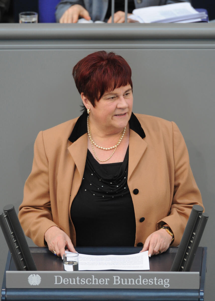 Carola Stauche, CDU/CSU, Bundestagsabgeordnete, Abgeordnete, Mitglied des Deutschen Bundestages, MdB, Rede, Deutscher Bundestag, 168. Sitzung, Top 4, Thema: Verbraucherpolitik, Redner 10.; Rednerpult. Stauche, Carola Carola Stauche, CDU/CSU, Bundestagsabgeordnete, Abgeordnete, Mitglied des Deutschen Bundestages, MdB, Rede, Deutscher Bundestag, 168. Sitzung, Top 4, Thema: Verbraucherpolitik, Redner 10.; Rednerpult.