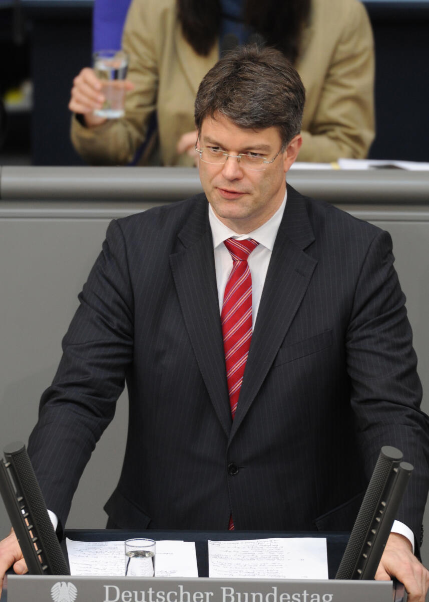 Patrick Schnieder, CDU/CSU, Bundestagsabgeordneter, Abgeordneter, Mitglied des Deutschen Bundestages, MdB, Rede, Deutscher Bundestag, 172. Sitzung, Top 4, Thema: Bürgerfreundliche Infrastruktur, Redner 11.; Rednerpult. Schnieder, Patrick Patrick Schnieder, CDU/CSU, Bundestagsabgeordneter, Abgeordneter, Mitglied des Deutschen Bundestages, MdB, Rede, Deutscher Bundestag, 172. Sitzung, Top 4, Thema: Bürgerfreundliche Infrastruktur, Redner 11.; Rednerpult.
