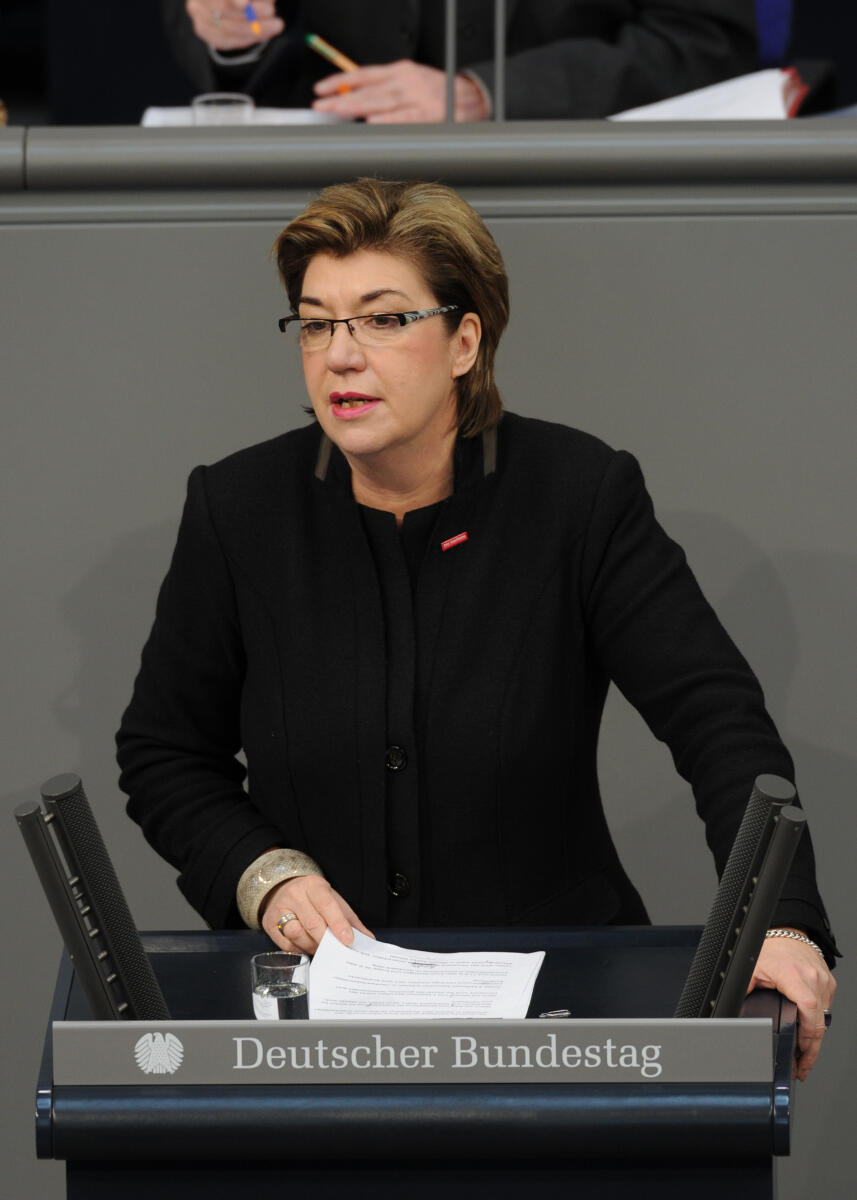 Strothmann, Lena Lena Strothmann, CDU/CSU, Bundestagsabgeordnete, Abgeordnete, Mitglied des Deutschen Bundestages, MdB, Rede, Deutscher Bundestag, 90. Sitzung, TOP 3, Thema: Mittelstandspolitik, Redner 11.; Rednerpult.
