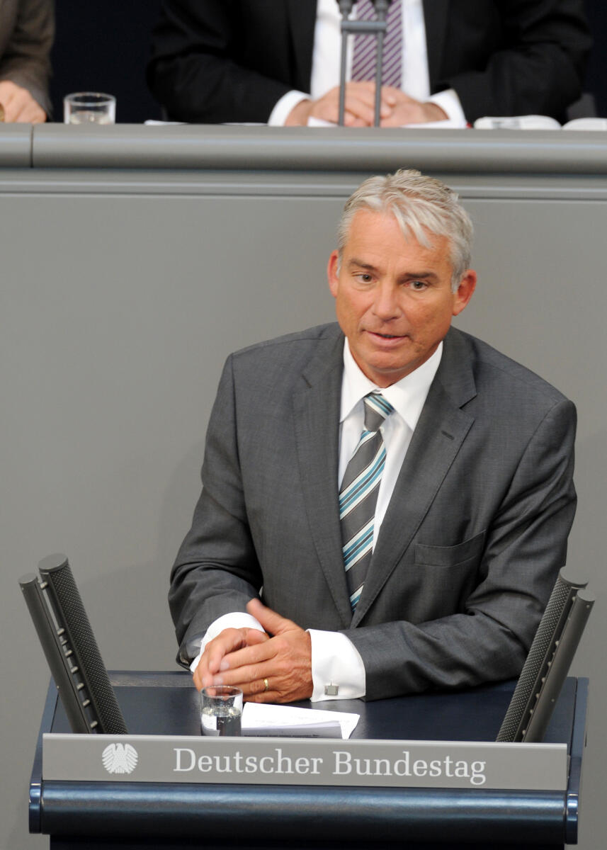 Thomas Strobl, CDU/CSU, Bundestagsabgeordneter, Abgeordneter, Mitglied des Deutschen Bundestages, MdB, Rede, Deutscher Bundestag, 111. Sitzung, TOP 4, Thema: Bundeswahlgesetz, Redner 10.; Rednerpult. Strobl, Thomas Thomas Strobl, CDU/CSU, Bundestagsabgeordneter, Abgeordneter, Mitglied des Deutschen Bundestages, MdB, Rede, Deutscher Bundestag, 111. Sitzung, TOP 4, Thema: Bundeswahlgesetz, Redner 10.; Rednerpult.