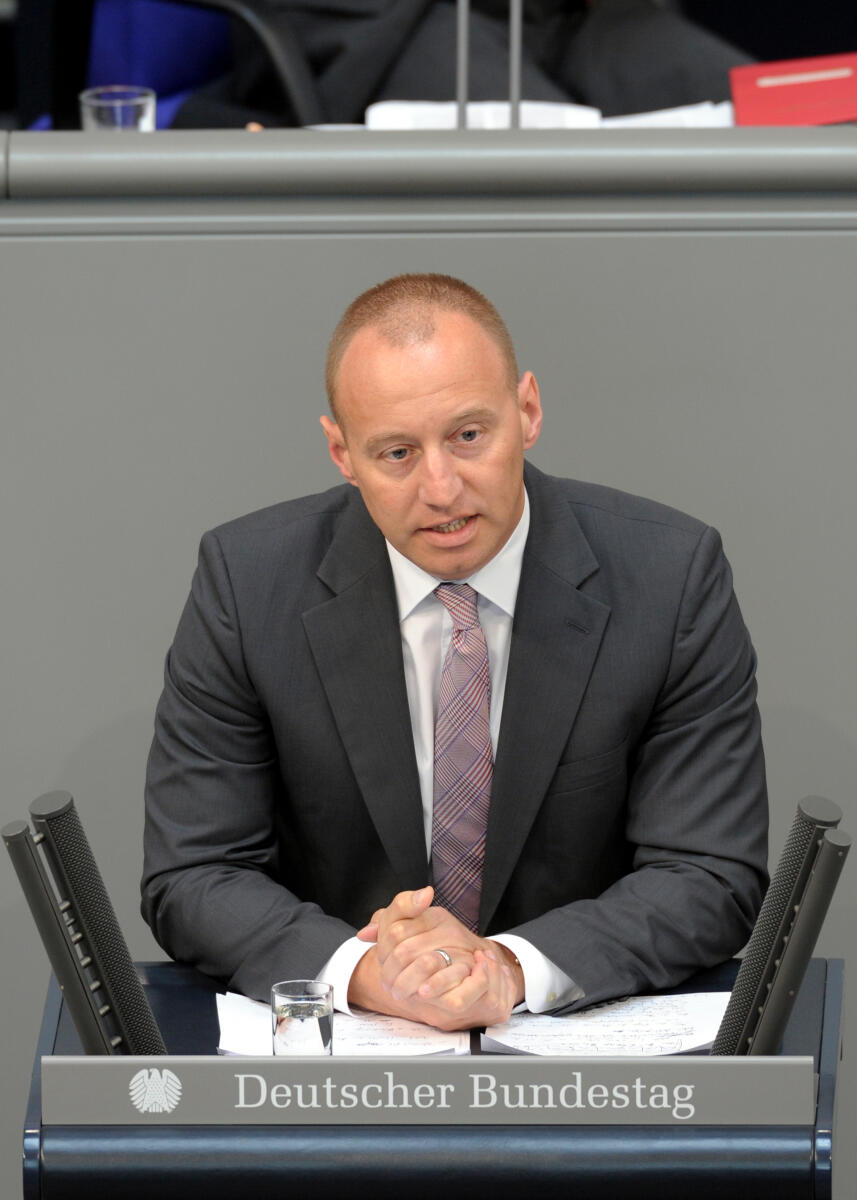 Michael Kauch, FDP, Bundestagsabgeordneter, Abgeordneter, Mitglied des Deutschen Bundestages, MdB, Rede, Deutscher Bundestag, 114. Sitzung, TOP 3, Thema: Energiepolitik, Redner 7.; Rednerpult. Kauch, Michael Michael Kauch, FDP, Bundestagsabgeordneter, Abgeordneter, Mitglied des Deutschen Bundestages, MdB, Rede, Deutscher Bundestag, 114. Sitzung, TOP 3, Thema: Energiepolitik, Redner 7.; Rednerpult.