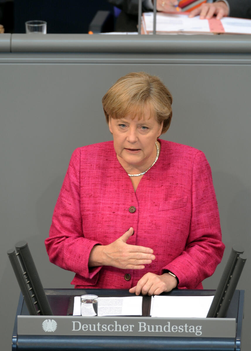 Merkel, Angela Dr. Angela Merkel, Bundeskanzlerin, CDU/CSU, Bundestagsabgeordnete, Abgeordnete, Mitglied des Deutschen Bundestages, MdB, Rede, Deutscher Bundestag, 114. Sitzung, TOP 3, Thema: Regierungserklärung zur Energiepolitik, Redner 1.; Rednerpult.