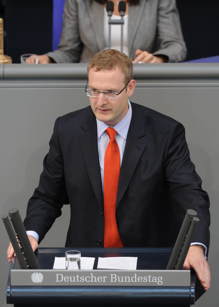 Sänger, Björn Björn Sänger, FDP, Bundestagsabgeordneter, Abgeordneter, Mitglied des Deutschen Bundestages, MdB, Rede, Deutscher Bundestag, 114. Sitzung, TOP 4, Thema: Europäische Finanztransaktionssteuer, Redner 8.; Rednerpult.
