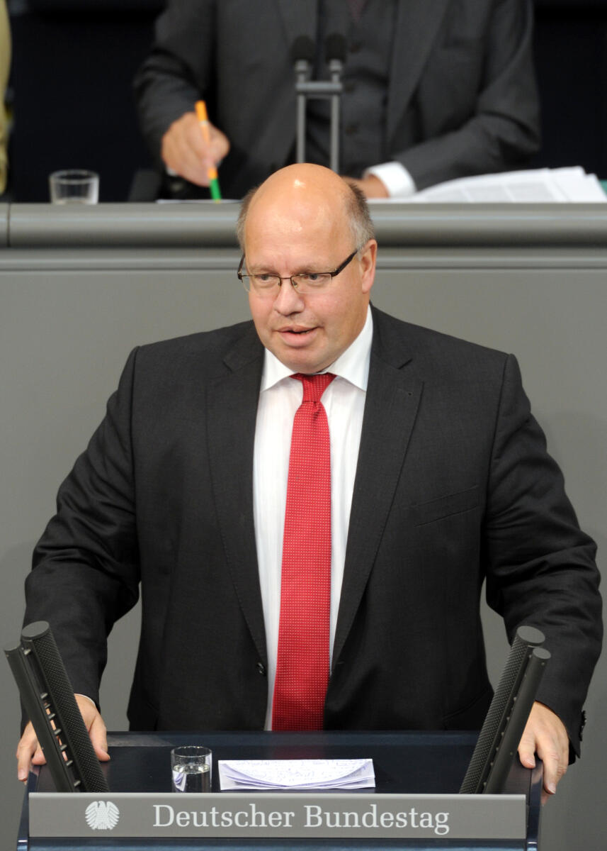 Peter Altmaier, CDU/CSU, Bundestagsabgeordneter, Abgeordneter, Mitglied des Deutschen Bundestages, MdB, Rede, Deutscher Bundestag, 124. Sitzung, ZP 1,2, Thema: Europäischer Stabilisierungsmechanismus, Redner 13.; Rednerpult. Altmaier, Peter Peter Altmaier, CDU/CSU, Bundestagsabgeordneter, Abgeordneter, Mitglied des Deutschen Bundestages, MdB, Rede, Deutscher Bundestag, 124. Sitzung, ZP 1,2, Thema: Europäischer Stabilisierungsmechanismus, Redner 13.; Rednerpult.