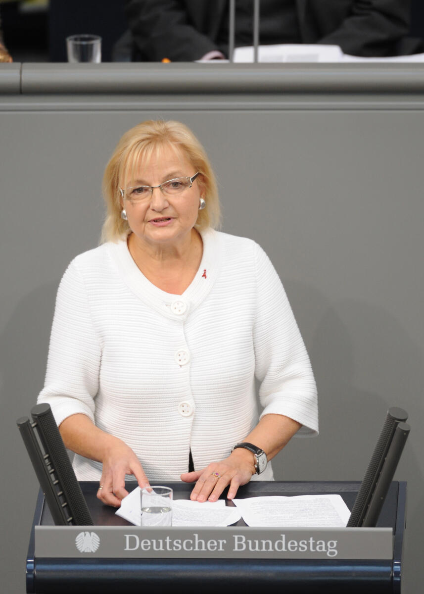 Dr. Marlies Volkmer, SPD, Bundestagsabgeordnete, Abgeordnete, Mitglied des Deutschen Bundestages, MdB, Rede, Deutscher Bundestag, 146. Sitzung, Top 3, Thema: Gesundheitliche Versorgung, Redner 11.; Rednerpult. Volkmer, Marlies Dr. Marlies Volkmer, SPD, Bundestagsabgeordnete, Abgeordnete, Mitglied des Deutschen Bundestages, MdB, Rede, Deutscher Bundestag, 146. Sitzung, Top 3, Thema: Gesundheitliche Versorgung, Redner 11.; Rednerpult.