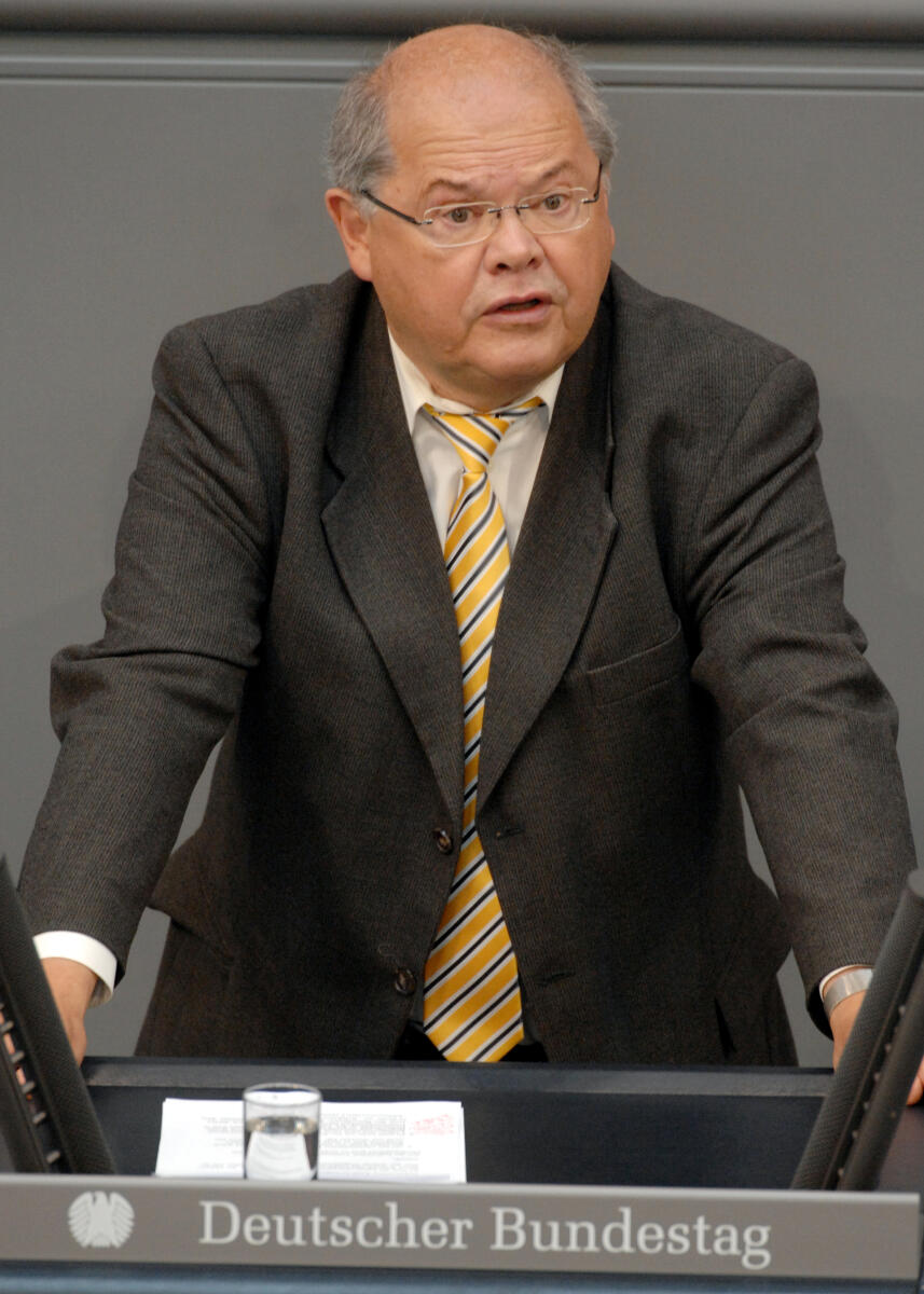 Jerzy Montag, Bundestagsabgeordneter, Abgeordneter, Mitglied des Deutschen Bundestages, MdB, Rede, Deutscher Bundestag, 120. Sitzung, TOP 6, Thema: Präimplantationsdiagnostik, Redner 11.; Rednerpult. Montag, Jerzy Jerzy Montag, Bundestagsabgeordneter, Abgeordneter, Mitglied des Deutschen Bundestages, MdB, Rede, Deutscher Bundestag, 120. Sitzung, TOP 6, Thema: Präimplantationsdiagnostik, Redner 11.; Rednerpult.