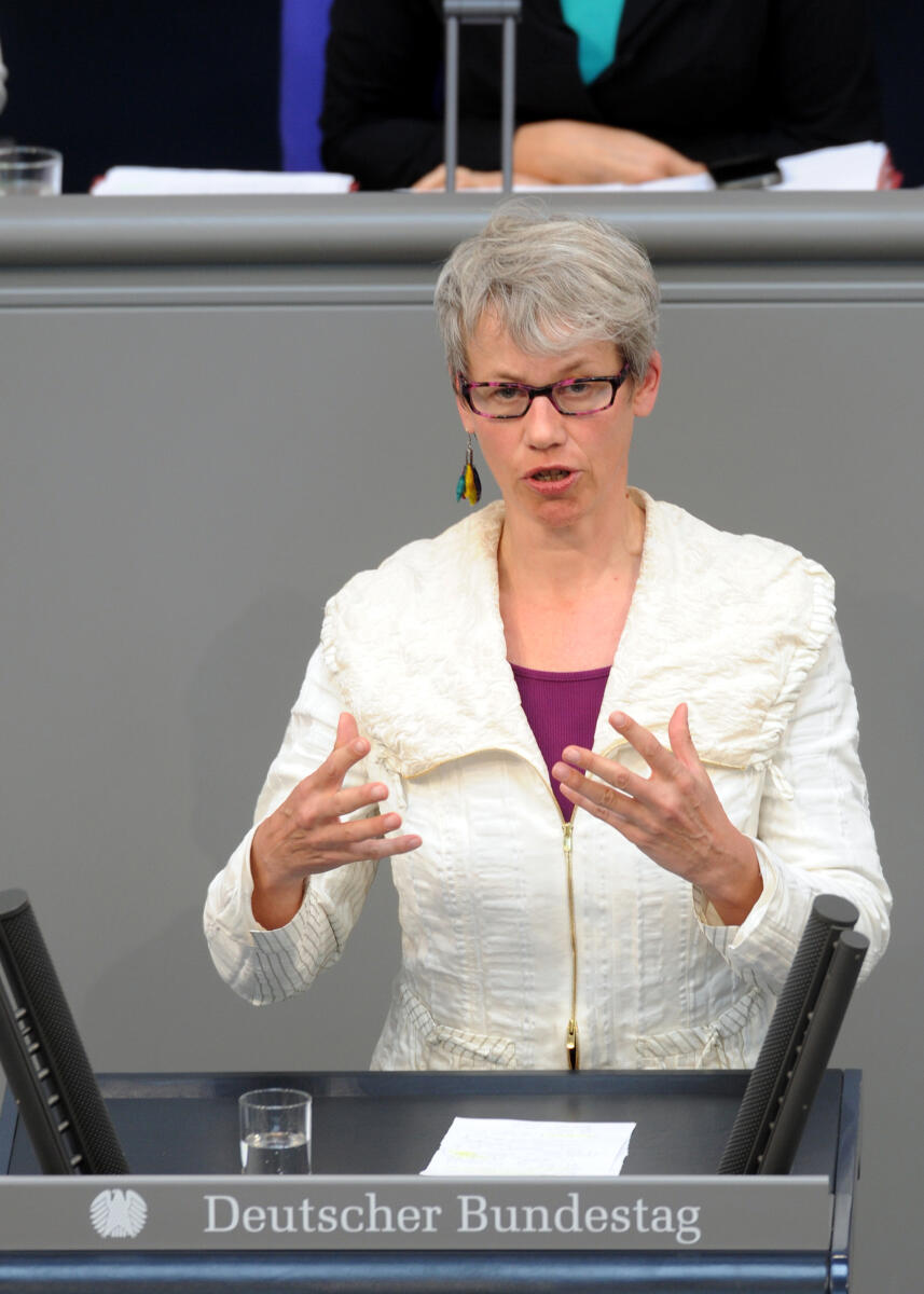 Birgitt Bender, Bundestagsabgeordnete, Abgeordnete, Mitglied des Deutschen Bundestages, MdB, Rede, Deutscher Bundestag, 120. Sitzung, TOP 6, Thema: Präimplantationsdiagnostik, Redner22.; Rednerpult. Bender, Birgitt Birgitt Bender, Bundestagsabgeordnete, Abgeordnete, Mitglied des Deutschen Bundestages, MdB, Rede, Deutscher Bundestag, 120. Sitzung, TOP 6, Thema: Präimplantationsdiagnostik, Redner22.; Rednerpult.