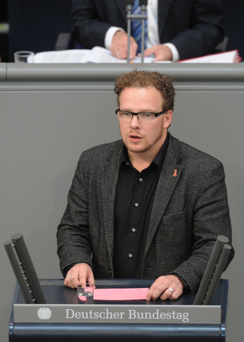 Steffen Bockhahn, Bundestagsabgeordneter, Abgeordneter, Mitglied des Deutschen Bundestages, MdB, Rede, Deutscher Bundestag, 120. Sitzung, TOP 6, Thema: Präimplantationsdiagnostik, Redner 19.; Rednerpult. Bockhahn, Steffen Steffen Bockhahn, Bundestagsabgeordneter, Abgeordneter, Mitglied des Deutschen Bundestages, MdB, Rede, Deutscher Bundestag, 120. Sitzung, TOP 6, Thema: Präimplantationsdiagnostik, Redner 19.; Rednerpult.