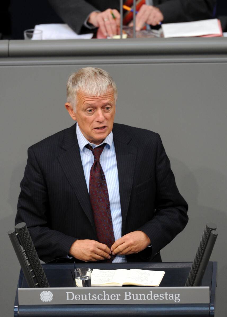 Kuhn, Fritz Fritz Kuhn, Bündnis 90/Die Grünen, Bundestagsabgeordneter, Abgeordneter, Mitglied des Deutschen Bundestages, MdB, Rede, Deutscher Bundestag, 133. Sitzung, TOP 26, Thema: Rohstoffpolitik, Redner 5.; Rednerpult.