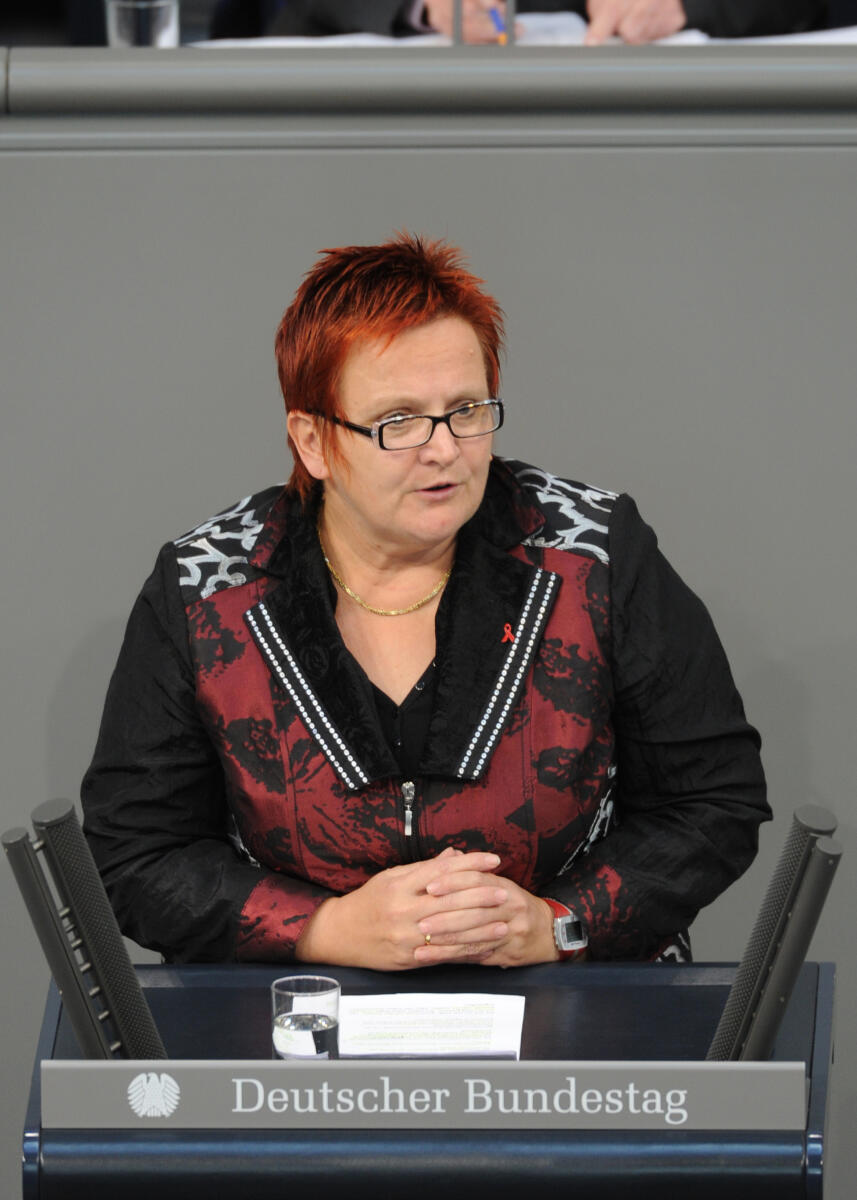 Elke Ferner, SPD, Bundestagsabgeordnete, Abgeordnete, Mitglied des Deutschen Bundestages, MdB, Rede, Deutscher Bundestag, 146. Sitzung, Top 4, Thema: Rechte von Menschen mit Behinderung, Redner 1.; Rednerpult. Ferner, Elke Elke Ferner, SPD, Bundestagsabgeordnete, Abgeordnete, Mitglied des Deutschen Bundestages, MdB, Rede, Deutscher Bundestag, 146. Sitzung, Top 4, Thema: Rechte von Menschen mit Behinderung, Redner 1.; Rednerpult.