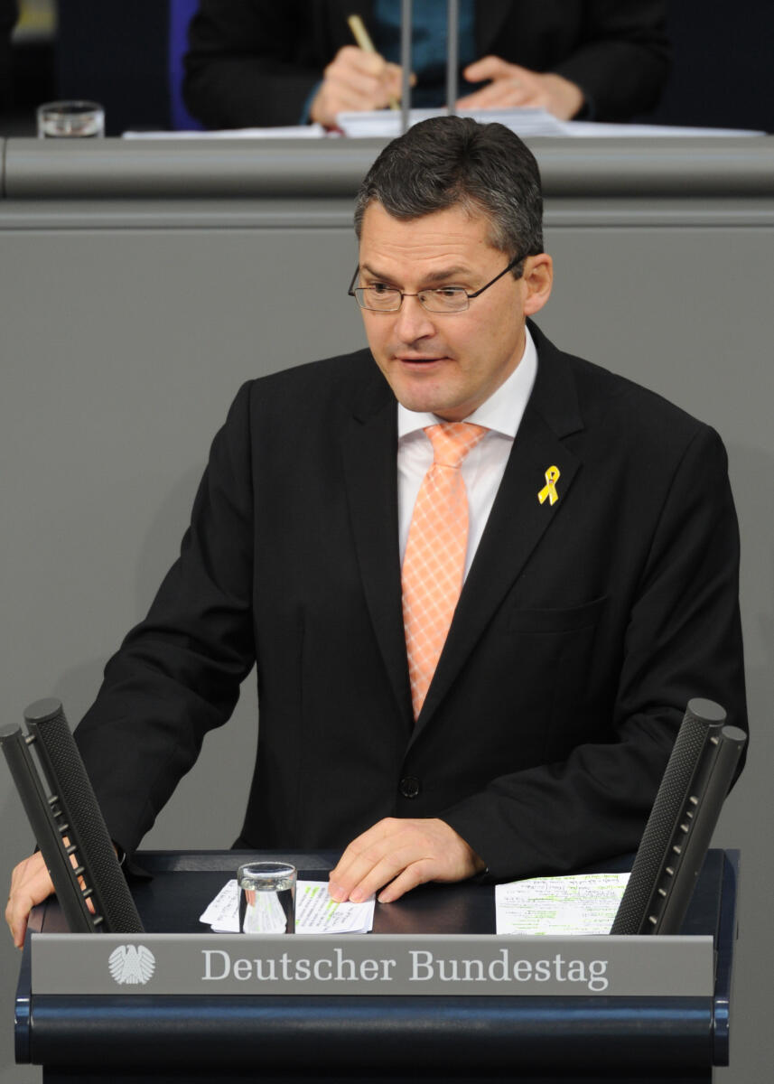 Roderich Kiesewetter, CDU/CSU, Bundestagsabgeordneter, Abgeordneter, Mitglied des Deutschen Bundestages, MdB, Rede, Deutscher Bundestag, 149. Sitzung, Top 3, Thema: Perspektive für Afghanistan, Redner 14.; Rednerpult. Kiesewetter, Roderich Roderich Kiesewetter, CDU/CSU, Bundestagsabgeordneter, Abgeordneter, Mitglied des Deutschen Bundestages, MdB, Rede, Deutscher Bundestag, 149. Sitzung, Top 3, Thema: Perspektive für Afghanistan, Redner 14.; Rednerpult.
