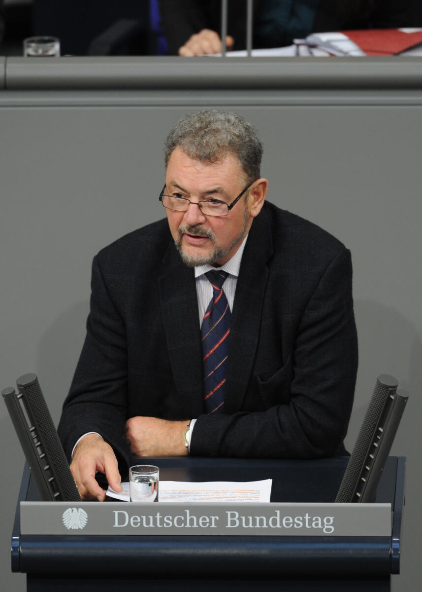 Pflug, Johannes Johannes Pflug, SPD, Bundestagsabgeordneter, Abgeordneter, Mitglied des Deutschen Bundestages, MdB, Rede, Deutscher Bundestag, 149. Sitzung, Top 3, Thema: Perspektive für Afghanistan, Redner 12.; Rednerpult.