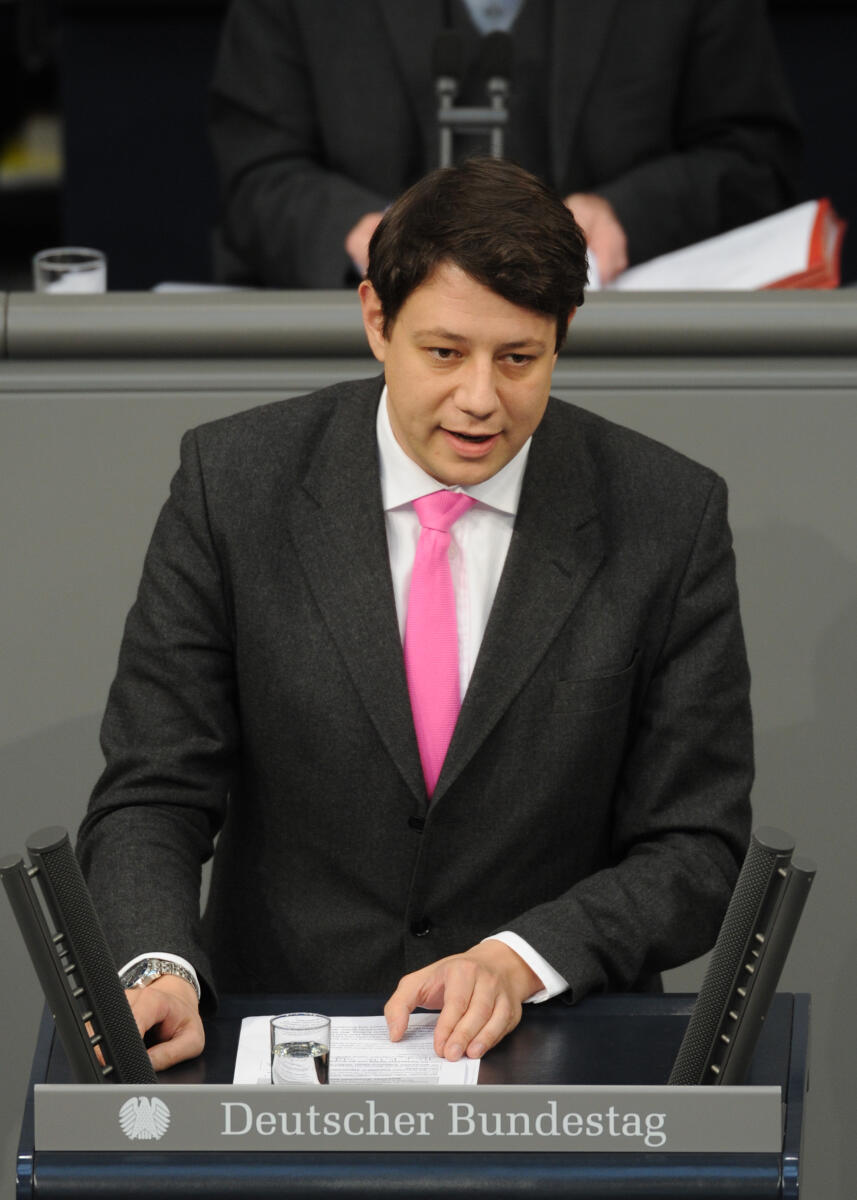 Philipp Mißfelder, CDU/CSU, Bundestagsabgeordneter, Abgeordneter, Mitglied des Deutschen Bundestages, MdB, Rede, Deutscher Bundestag, 149. Sitzung, Top 3, Thema: Perspektive für Afghanistan, Redner 11.; Rednerpult. Mißfelder, Philipp Philipp Mißfelder, CDU/CSU, Bundestagsabgeordneter, Abgeordneter, Mitglied des Deutschen Bundestages, MdB, Rede, Deutscher Bundestag, 149. Sitzung, Top 3, Thema: Perspektive für Afghanistan, Redner 11.; Rednerpult.