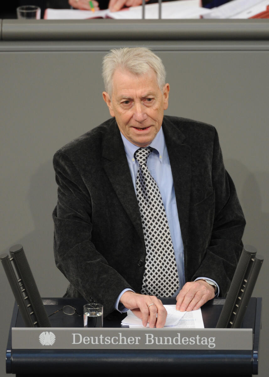 Wolfgang Gehrcke, DIE LINKE, Bundestagsabgeordneter, Abgeordneter, Mitglied des Deutschen Bundestages, MdB, Rede, Deutscher Bundestag, 149. Sitzung, Top 3, Thema: Perspektive für Afghanistan, Redner 4.; Rednerpult. Gehrcke, Wolfgang Wolfgang Gehrcke, DIE LINKE, Bundestagsabgeordneter, Abgeordneter, Mitglied des Deutschen Bundestages, MdB, Rede, Deutscher Bundestag, 149. Sitzung, Top 3, Thema: Perspektive für Afghanistan, Redner 4.; Rednerpult.