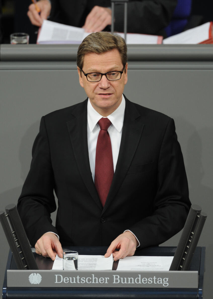 Dr. Guido Westerwelle, BMin., FDP, Bundestagsabgeordneter, Abgeordneter, Mitglied des Deutschen Bundestages, MdB, Rede, Deutscher Bundestag, 149. Sitzung, Top 3, Thema: Regierungserklärung zur Perspektive für Afghanistan, Redner 1.; Rednerpult. Westerwelle, Guido Dr. Guido Westerwelle, BMin., FDP, Bundestagsabgeordneter, Abgeordneter, Mitglied des Deutschen Bundestages, MdB, Rede, Deutscher Bundestag, 149. Sitzung, Top 3, Thema: Regierungserklärung zur Perspektive für Afghanistan, Redner 1.; Rednerpult.