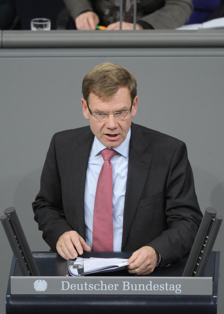 Wadephul, Johann Dr. Johann Wadephul, CDU/CSU, Bundestagsabgeordneter, Abgeordneter, Mitglied des Deutschen Bundestages, MdB, Rede, Deutscher Bundestag, 3. Sitzung, Top 12, Thema: Sachgrundlose Befristung in Arbeitsverträgen, Redner 5.; Rednerpult.