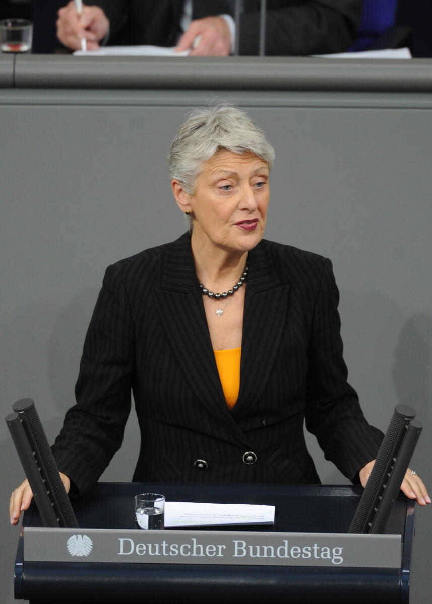 Beck, Marieluise Marieluise Beck, Bündnis 90/Die Grünen, Bundestagsabgeordnete, Abgeordnete, Mitglied des Deutschen Bundestages, MdB, Rede, Deutscher Bundestag, 2. Sitzung, Top 1, Thema: EU-Gipfel "Östliche Partnerschaft", Redner 7.; Rednerpult.
