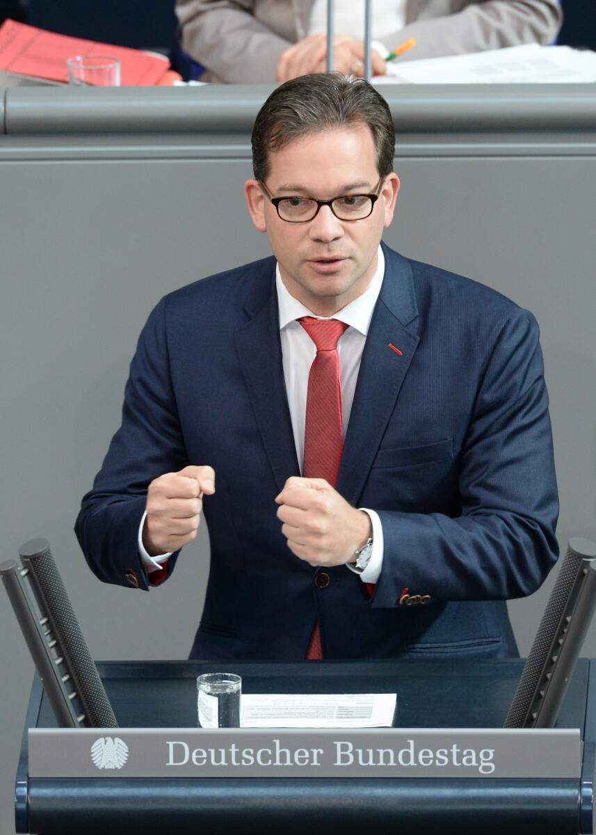 Florian Pronold, PSts., SPD, Bundestagsabgeordneter, Abgeordneter, Mitglied des Deutschen Bundestages, MdB, Rede, Deutscher Bundestag, 17. Sitzung, Top 3, Thema: Mietentwicklung und Wohnungsmarkt, Redner 4.; Rednerpult. Pronold, Florian Florian Pronold, PSts., SPD, Bundestagsabgeordneter, Abgeordneter, Mitglied des Deutschen Bundestages, MdB, Rede, Deutscher Bundestag, 17. Sitzung, Top 3, Thema: Mietentwicklung und Wohnungsmarkt, Redner 4.; Rednerpult.