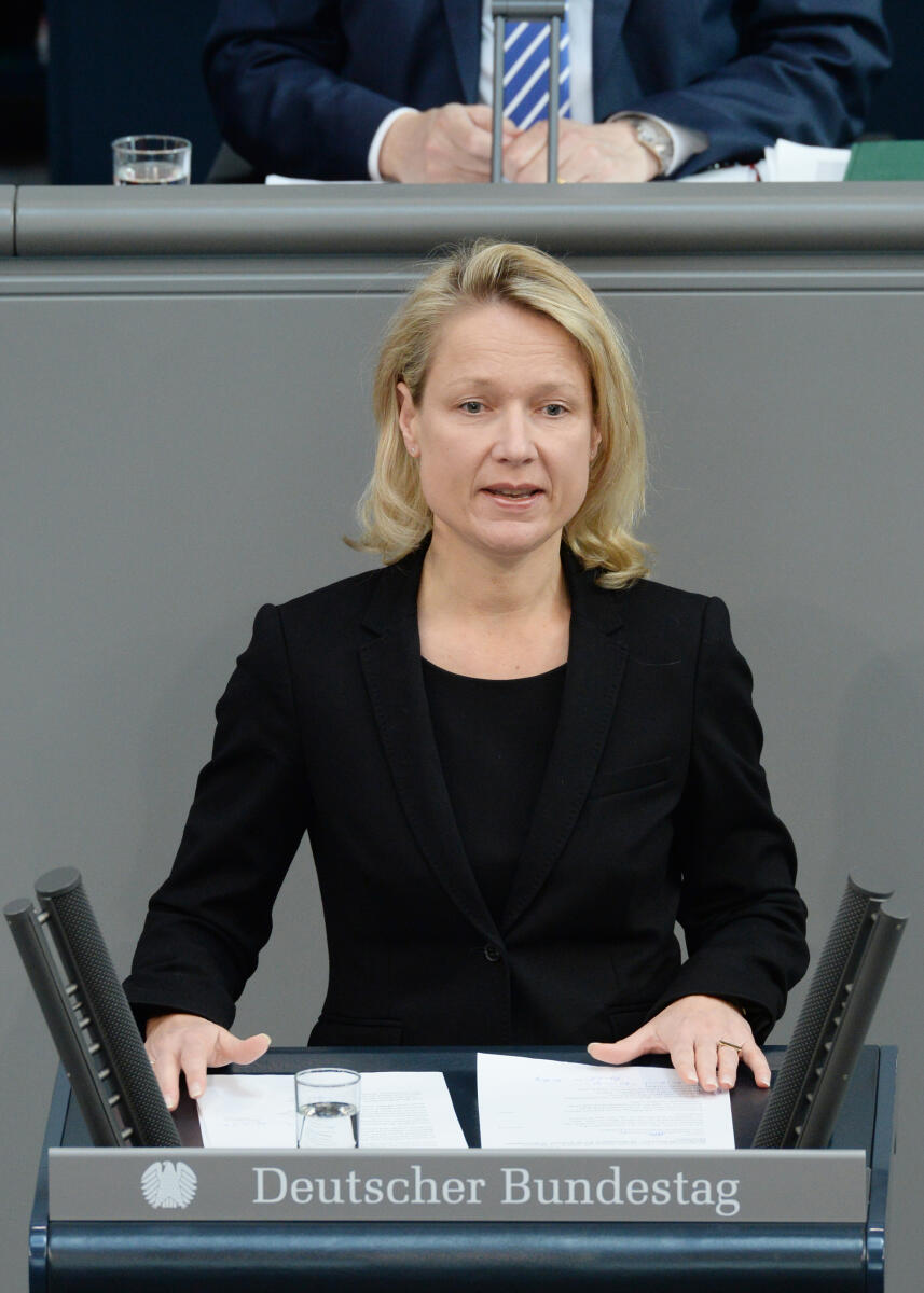Jörrißen, Sylvia Sylvia Jörrißen, CDU/CSU, Bundestagsabgeordnete, Abgeordnete, Mitglied des Deutschen Bundestages, MdB, Rede, Deutscher Bundestag, 17. Sitzung, Top 3, Thema: Mietentwicklung und Wohnungsmarkt, Redner 6.; Rednerpult.