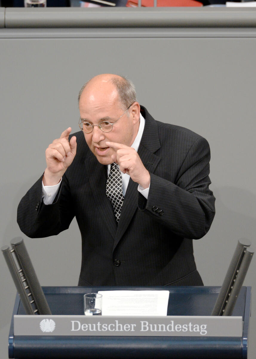 Dr. Gregor Gysi, DIE LINKE, Bundestagsabgeordneter, Abgeordneter, Mitglied des Deutschen Bundestages, MdB, Rede, Deutscher Bundestag, 42. Sitzung, Epl 04, Thema: Haushaltsgesetz 2014 - Bundeskanzlerin und Bundeskanzleramt, Redner 1.; Rednerpult. Gysi, Gregor Dr. Gregor Gysi, DIE LINKE, Bundestagsabgeordneter, Abgeordneter, Mitglied des Deutschen Bundestages, MdB, Rede, Deutscher Bundestag, 42. Sitzung, Epl 04, Thema: Haushaltsgesetz 2014 - Bundeskanzlerin und Bundeskanzleramt, Redner 1.; Rednerpult.