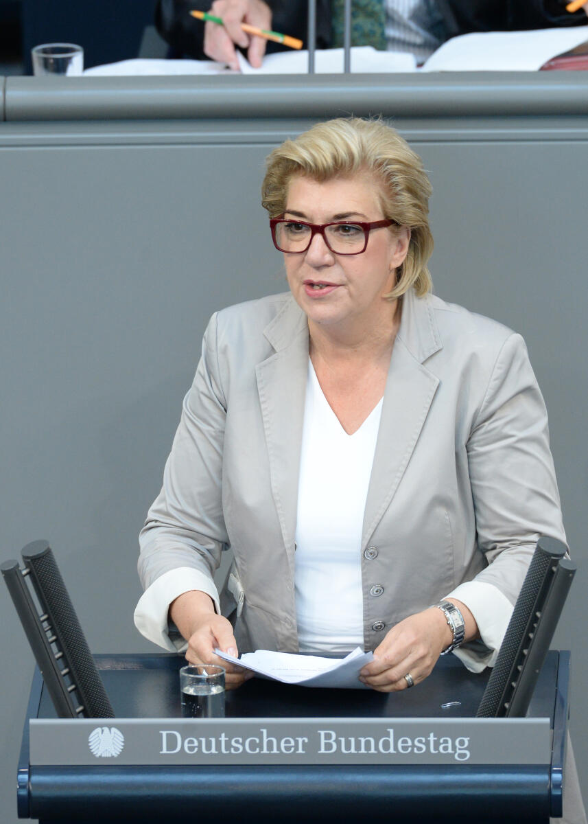 Lena Strothmann, CDU/CSU, Bundestagsabgeordnete, Abgeordnete, Mitglied des Deutschen Bundestages, MdB, Rede, Deutscher Bundestag, 36. Sitzung, Top 3, Thema: Berufliche Bildung, Redner 9.; Rednerpult. Strothmann, Lena Lena Strothmann, CDU/CSU, Bundestagsabgeordnete, Abgeordnete, Mitglied des Deutschen Bundestages, MdB, Rede, Deutscher Bundestag, 36. Sitzung, Top 3, Thema: Berufliche Bildung, Redner 9.; Rednerpult.