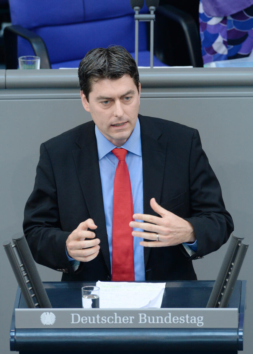 Dr. Sascha Raabe, SPD, Bundestagsabgeordneter, Abgeordneter, Mitglied des Deutschen Bundestages, MdB, Rede, Deutscher Bundestag, 36. Sitzung, Top 4, Thema: Freihandelsabkommen, Redner 12.; Rednerpult. Raabe, Sascha Dr. Sascha Raabe, SPD, Bundestagsabgeordneter, Abgeordneter, Mitglied des Deutschen Bundestages, MdB, Rede, Deutscher Bundestag, 36. Sitzung, Top 4, Thema: Freihandelsabkommen, Redner 12.; Rednerpult.