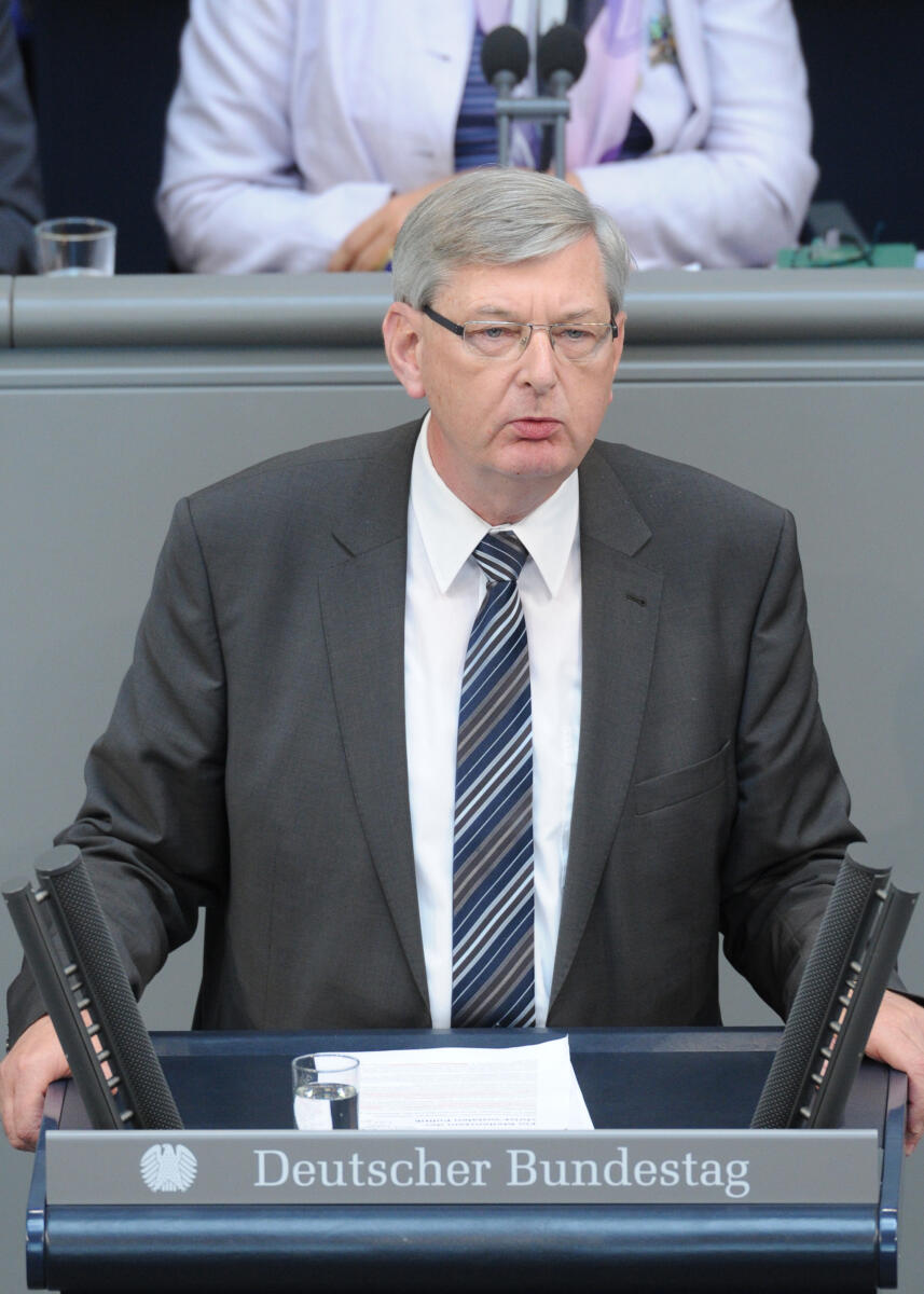 Karl Schiewerling, CDU/CSU, Bundestagsabgeordneter, Abgeordneter, Mitglied des Deutschen Bundestages, MdB, Rede, Deutscher Bundestag, 46. Sitzung, Top 4, Thema: Einführung eines Mindestlohnes, Redner 3.; Rednerpult. Schiewerling, Karl Karl Schiewerling, CDU/CSU, Bundestagsabgeordneter, Abgeordneter, Mitglied des Deutschen Bundestages, MdB, Rede, Deutscher Bundestag, 46. Sitzung, Top 4, Thema: Einführung eines Mindestlohnes, Redner 3.; Rednerpult.