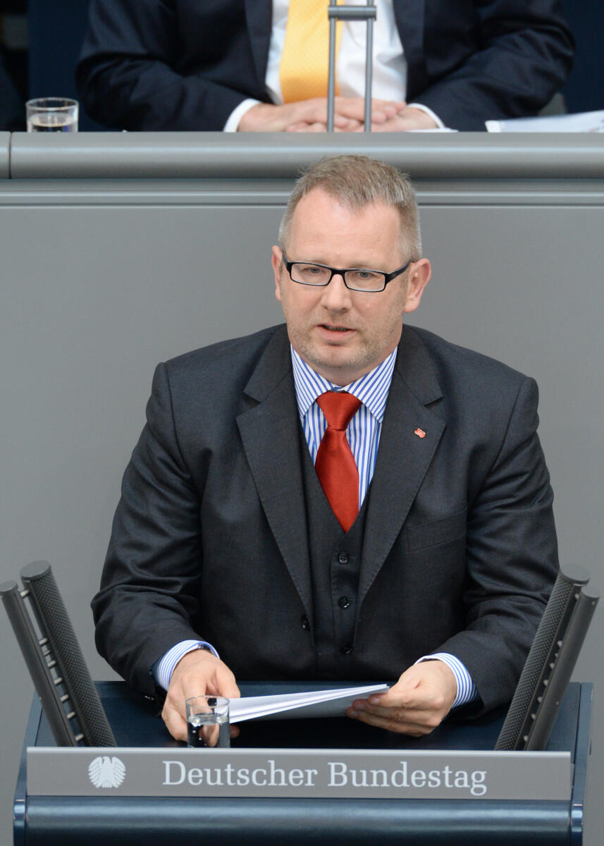 Kahrs, Johannes Johannes Kahrs, SPD, Bundestagsabgeordneter, Abgeordneter, Mitglied des Deutschen Bundestages, MdB, Rede, Deutscher Bundestag, 41. Sitzung, Epl 01 Bundespräsident, Epl 02 Bundestag, Epl 03 Bundesrat, Thema: Haushaltsgesetz 2014, Redner 4.; Rednerpult.