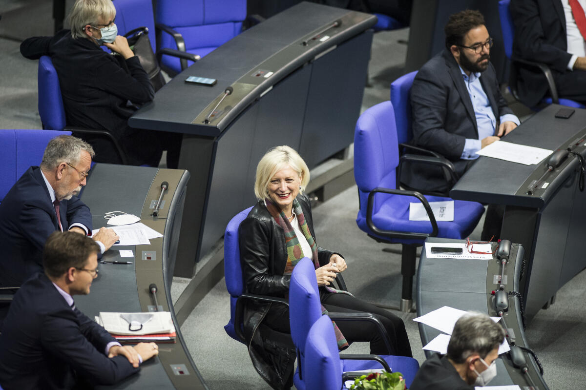 Dagmar Ziegler (m), SPD, MdB, wird zur Vizepräsidentin des Deutschen Bundestages gewählt. Ziegler, Dagmar Dagmar Ziegler (m), SPD, MdB, wird zur Vizepräsidentin des Deutschen Bundestages gewählt.