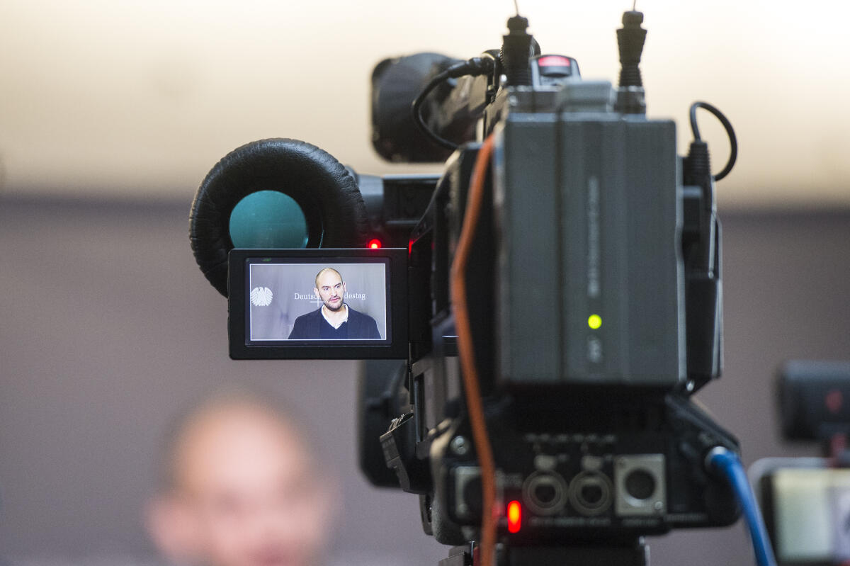 Bayaz, Danyal Zeugenanhörung von Mitarbeitern von Wirtschaftsprüfungsgesellschaften im 3. Untersuchungsausschuss (Wirecard) im Paul-Löbe-Haus: Dr. Danyal Bayaz, Bündnis 90/ Die Grünen, MdB, gibt ein Pressestatement.