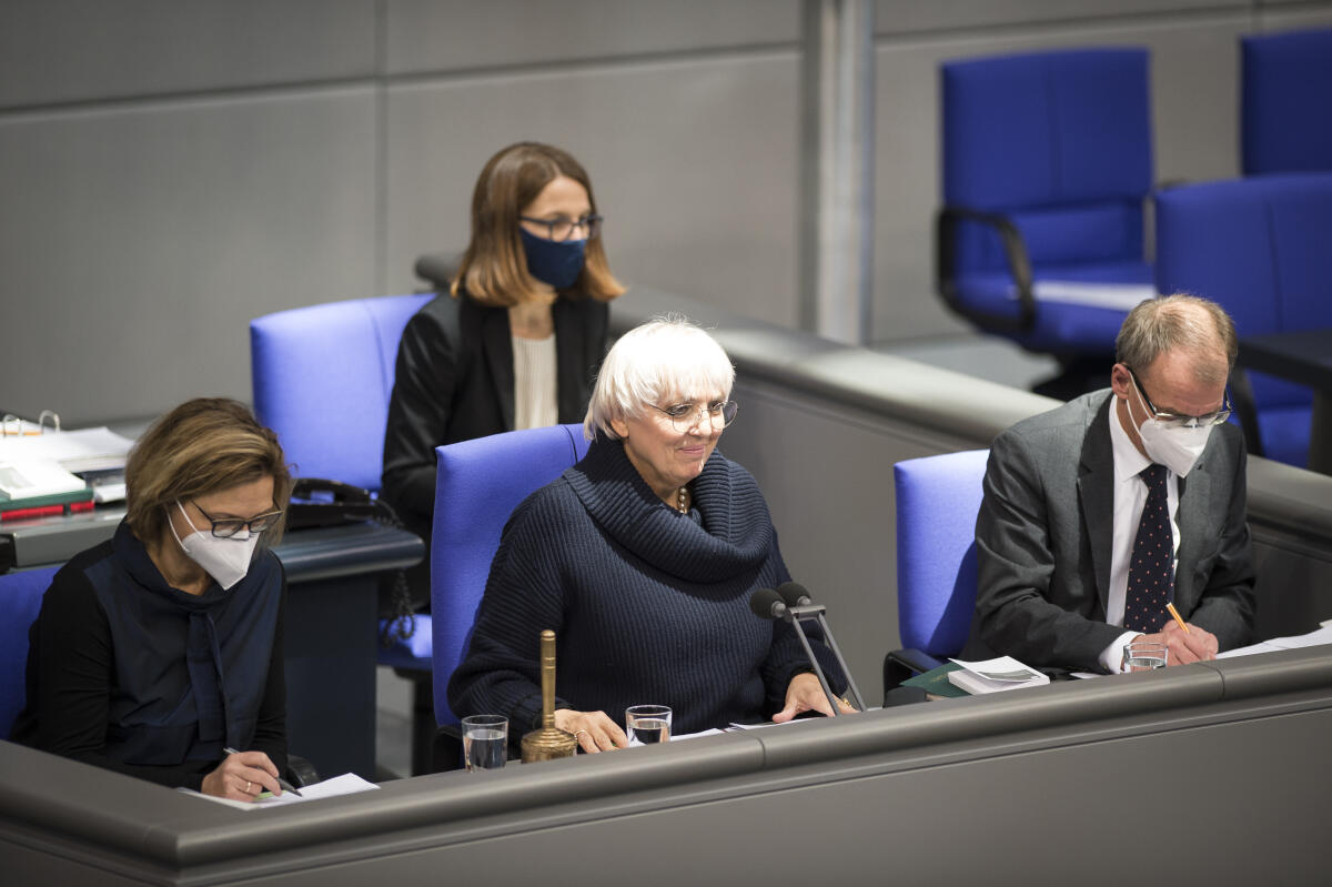 Bundestagsvizepräsidentin Claudia Roth, Bündnis 90/Die Grünen, MdB, leitet die Sitzung. Roth, Claudia Bundestagsvizepräsidentin Claudia Roth, Bündnis 90/Die Grünen, MdB, leitet die Sitzung.
