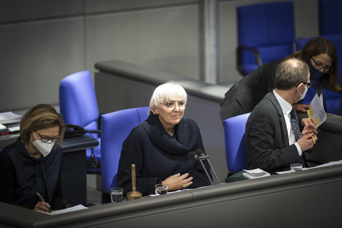 Bundestagsvizepräsidentin Claudia Roth, Bündnis 90/Die Grünen, MdB, leitet die Sitzung. Roth, Claudia Bundestagsvizepräsidentin Claudia Roth, Bündnis 90/Die Grünen, MdB, leitet die Sitzung.