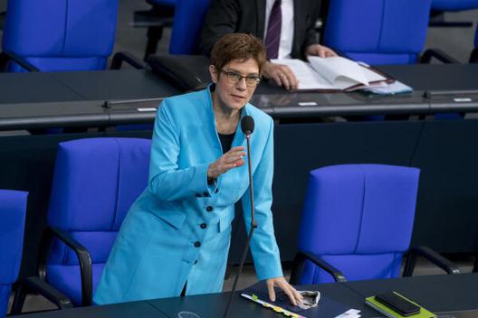 Kramp-Karrenbauer, Annegret Reichstagsgebäude, Plenarsaal