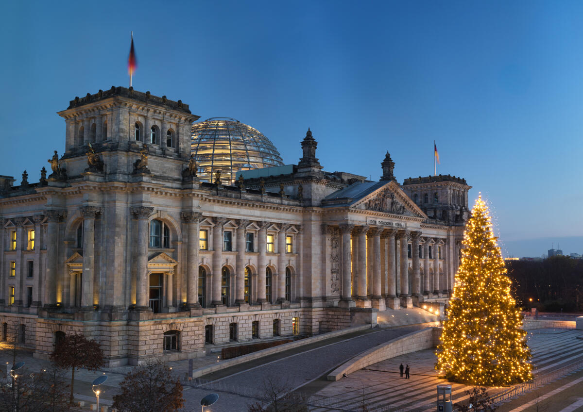 Weihnachtsbaum vor dem Reichstag. Weihnachtsbaum vor dem Reichstag.